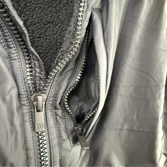 NWT Men’s All In Motion Black Sherpa Lined Puffer Vest, size S - Picture 7 of 10